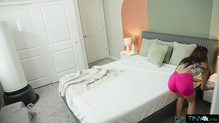 Tiny4K – Mia River – Repayment